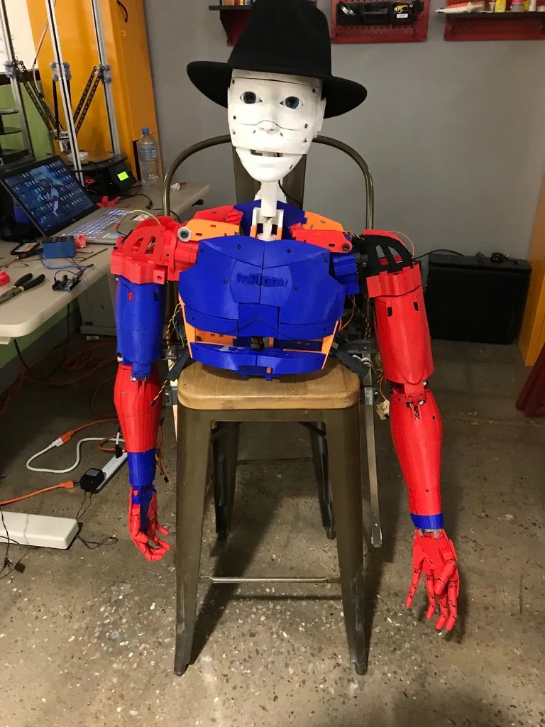Torso con tapa de circuitería