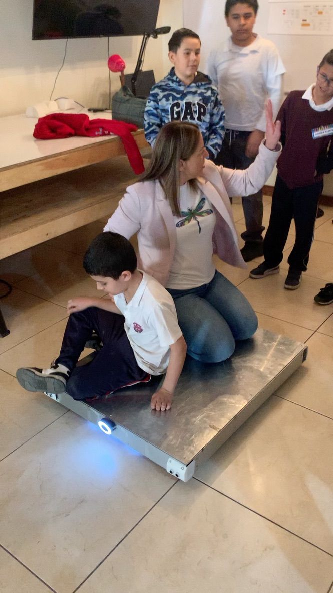 CURRUS con maestra y alumnos
