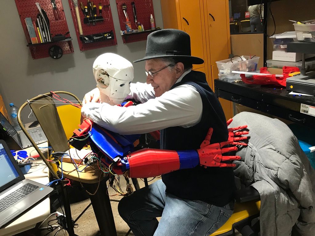 Abrazo al profe
